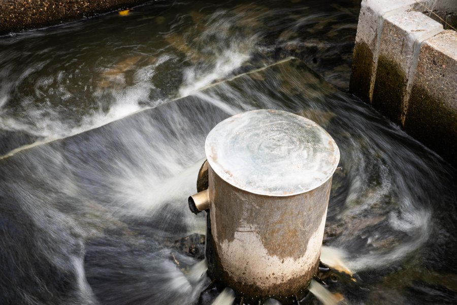 Weir in motion